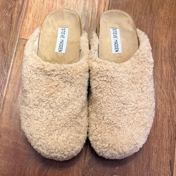 New Steve Madden fuzzy clogs mikes - Picture 1 of 2
